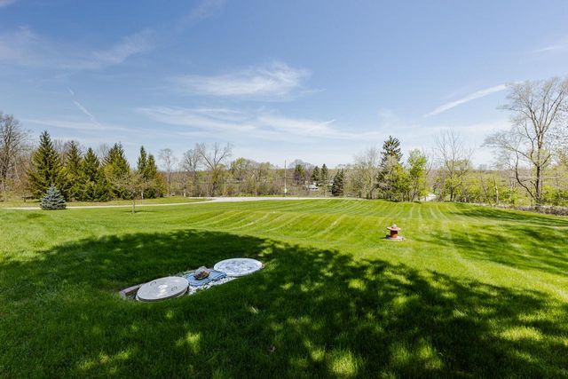 20805 Windsor DRIVE, New Berlin, WI 53146