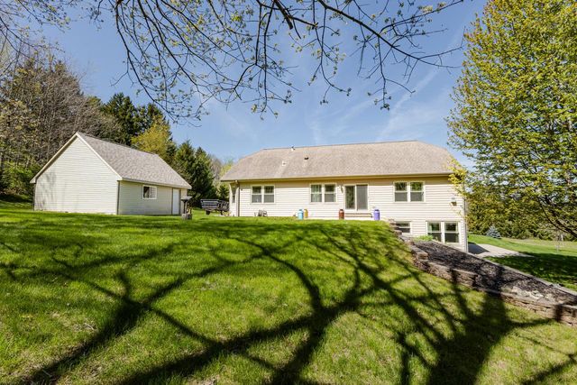 20805 Windsor DRIVE, New Berlin, WI 53146