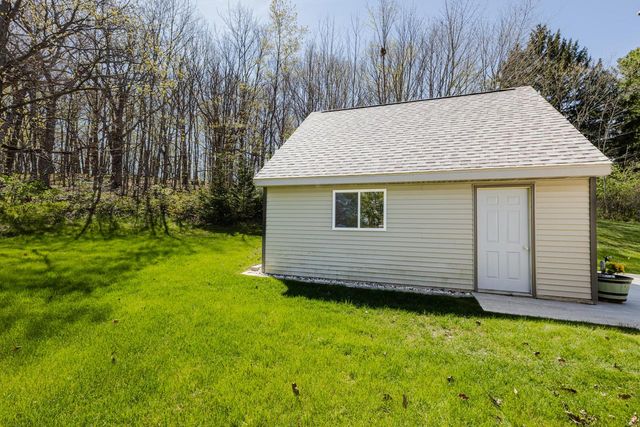 20805 Windsor DRIVE, New Berlin, WI 53146