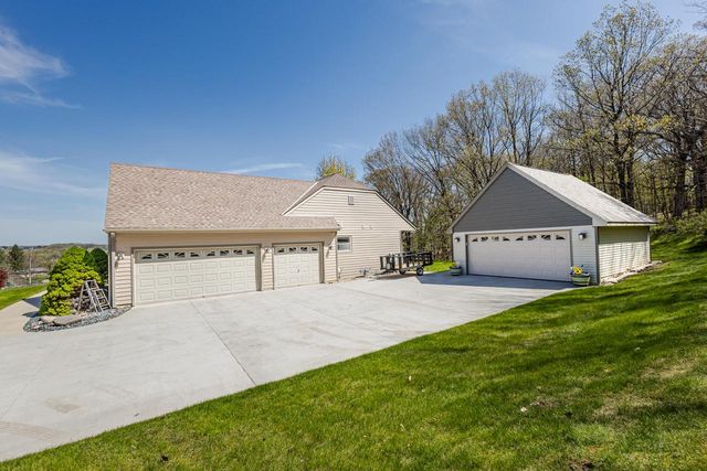 20805 Windsor DRIVE, New Berlin, WI 53146
