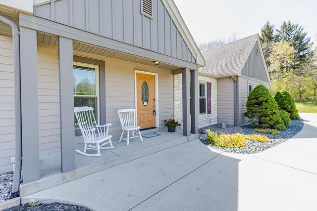 20805 Windsor DRIVE, New Berlin, WI 53146