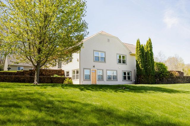 20805 Windsor DRIVE, New Berlin, WI 53146
