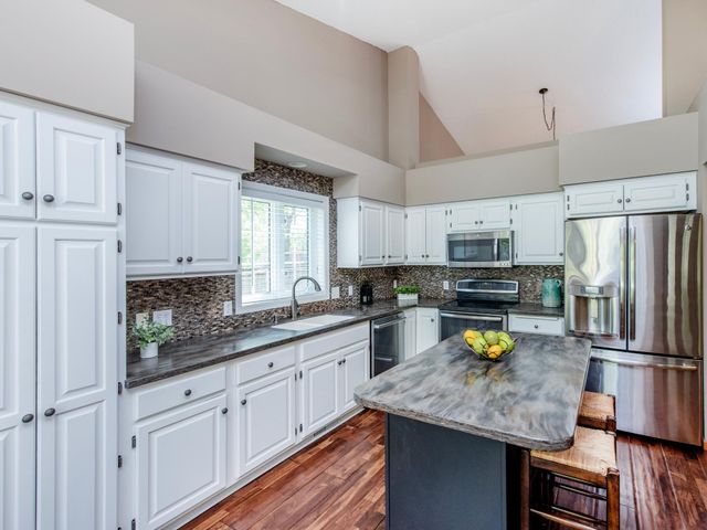 17213 Rogers Road, Eden Prairie, MN 55347