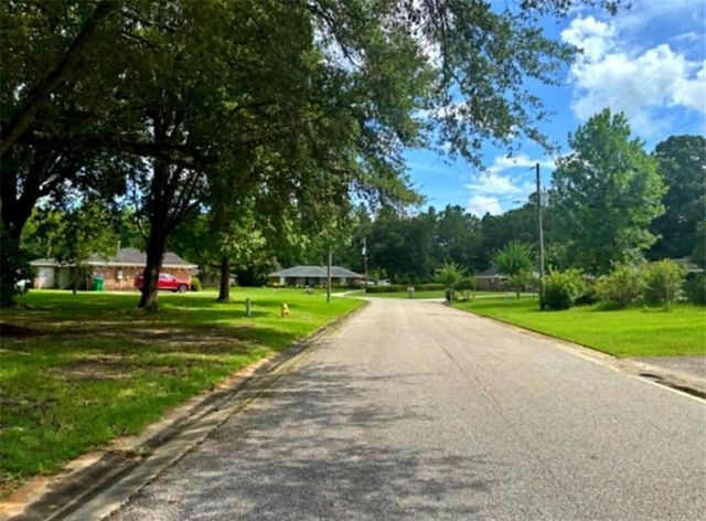 204 Pawnee Circle, Saraland, AL 36571