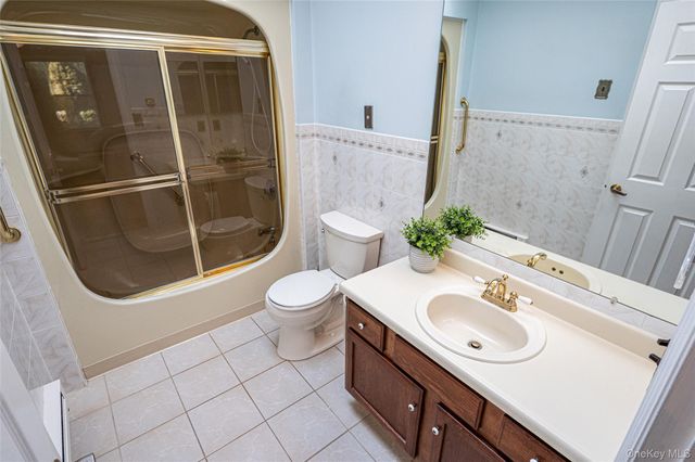 35 Chippendale Drive, Mount Sinai, NY 11766