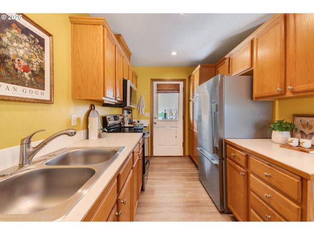 10324 Ne FARGO St, Portland, OR 97220