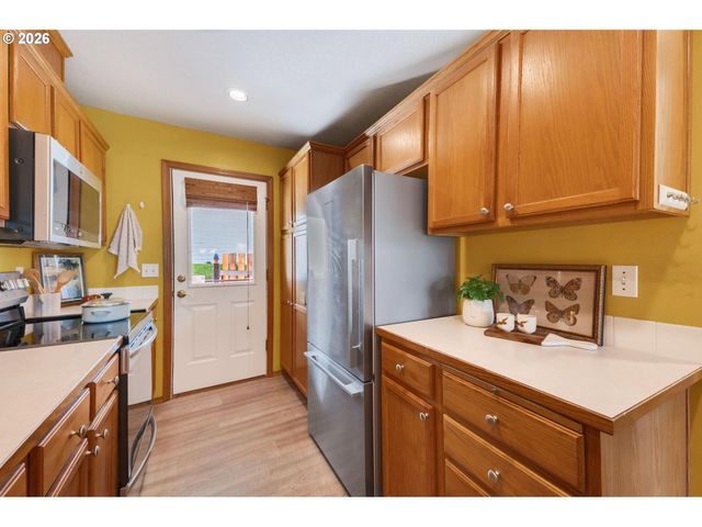 10324 Ne FARGO St, Portland, OR 97220