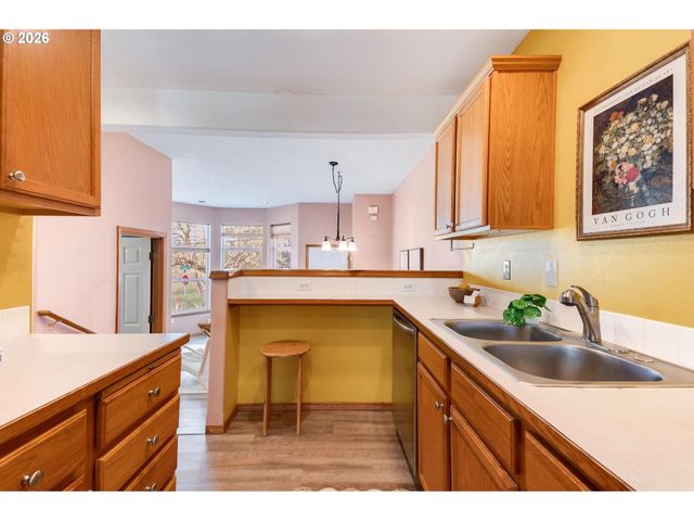 10324 Ne FARGO St, Portland, OR 97220