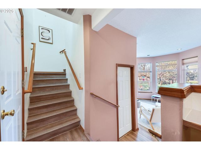 10324 Ne FARGO St, Portland, OR 97220