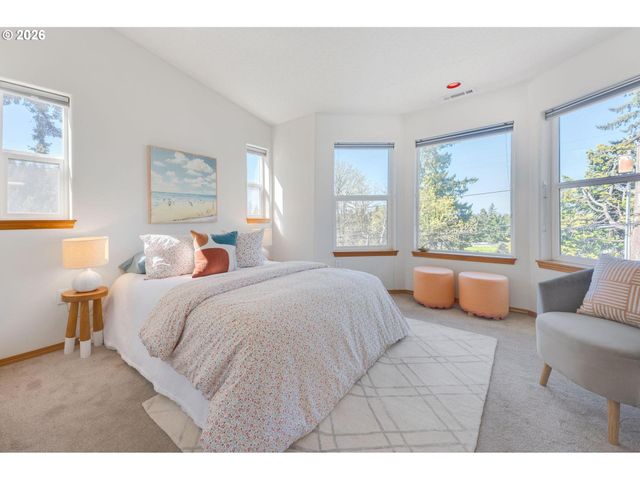 10324 Ne FARGO St, Portland, OR 97220