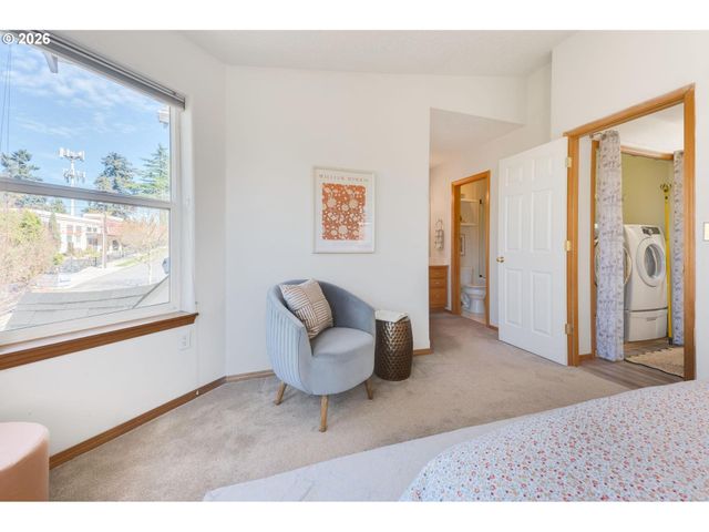 10324 Ne FARGO St, Portland, OR 97220