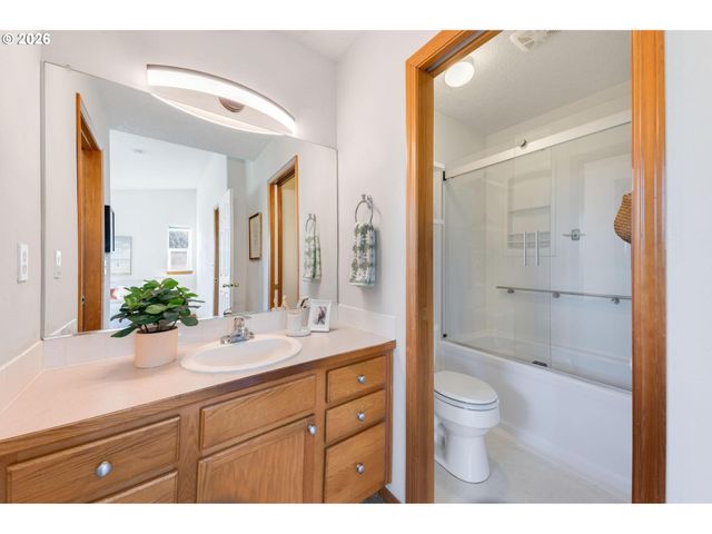 10324 Ne FARGO St, Portland, OR 97220