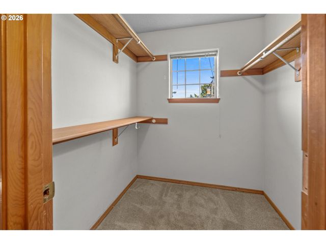 10324 Ne FARGO St, Portland, OR 97220