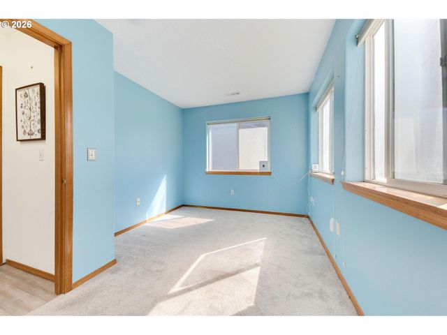 10324 Ne FARGO St, Portland, OR 97220