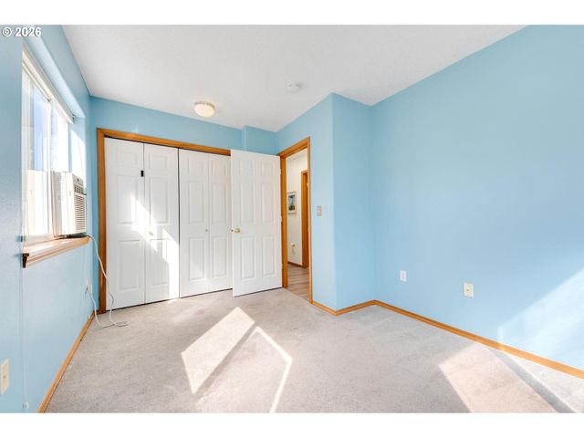 10324 Ne FARGO St, Portland, OR 97220