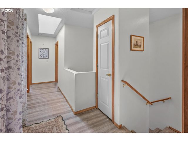 10324 Ne FARGO St, Portland, OR 97220