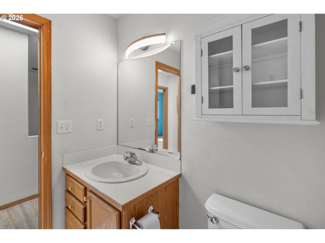 10324 Ne FARGO St, Portland, OR 97220