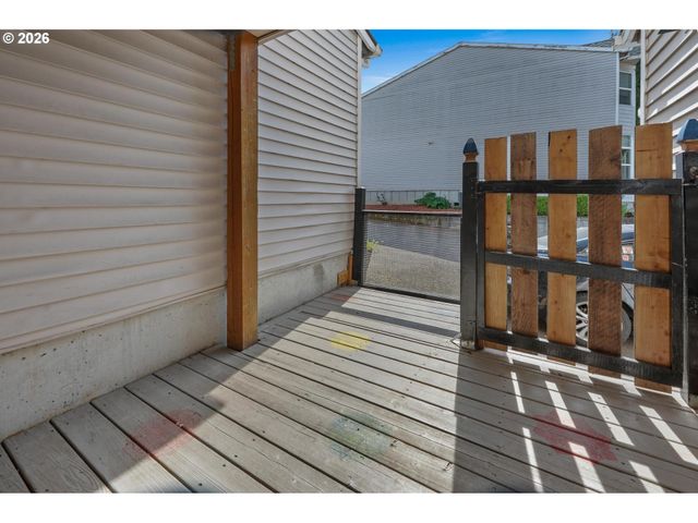 10324 Ne FARGO St, Portland, OR 97220