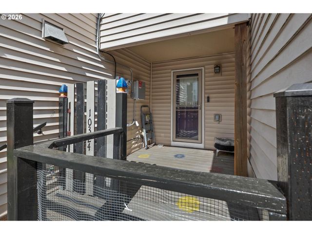 10324 Ne FARGO St, Portland, OR 97220