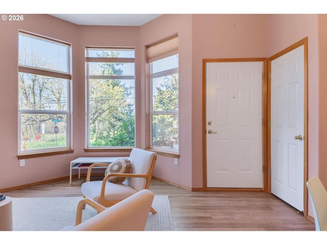 10324 Ne FARGO St, Portland, OR 97220