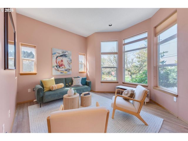 10324 Ne FARGO St, Portland, OR 97220