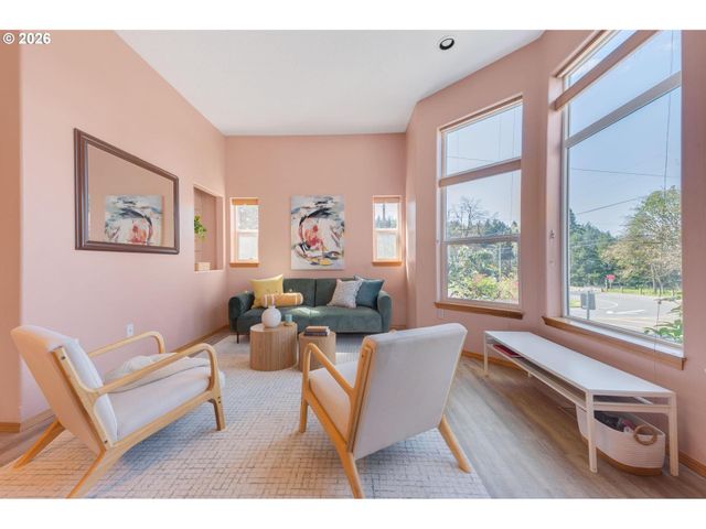 10324 Ne FARGO St, Portland, OR 97220