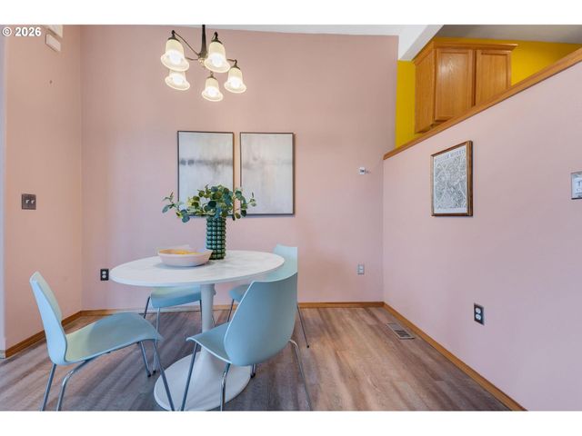 10324 Ne FARGO St, Portland, OR 97220