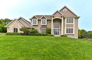W292N4163 Prairie Wind CIRCLE S, Pewaukee, WI 53072