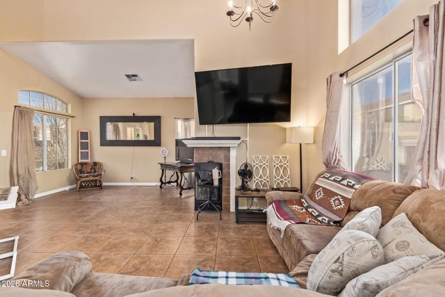 2914 E WINDSONG Drive, Phoenix, AZ 85048