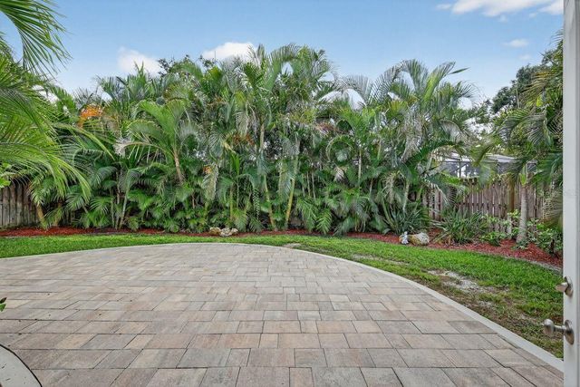 1884 SOUTHPOINTE DRIVE, Sarasota, FL 34231