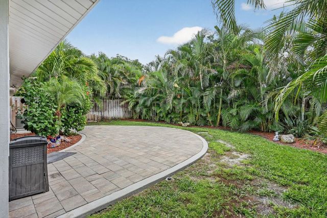 1884 SOUTHPOINTE DRIVE, Sarasota, FL 34231