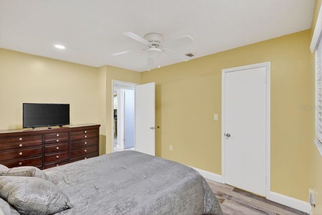 1884 SOUTHPOINTE DRIVE, Sarasota, FL 34231