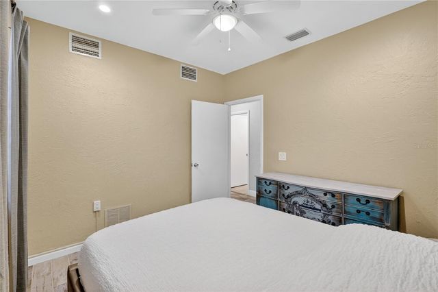 1884 SOUTHPOINTE DRIVE, Sarasota, FL 34231