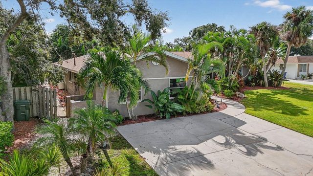 1884 SOUTHPOINTE DRIVE, Sarasota, FL 34231