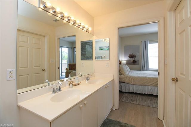519 Roma CT 3206, Naples, FL 34110