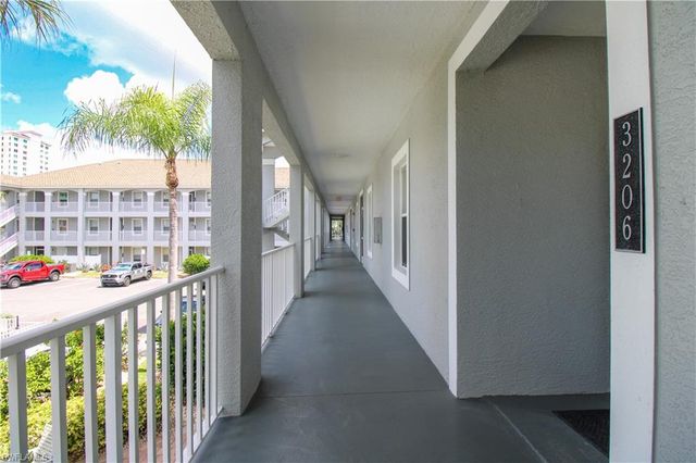 519 Roma CT 3206, Naples, FL 34110