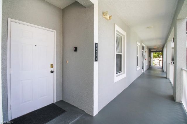 519 Roma CT 3206, Naples, FL 34110