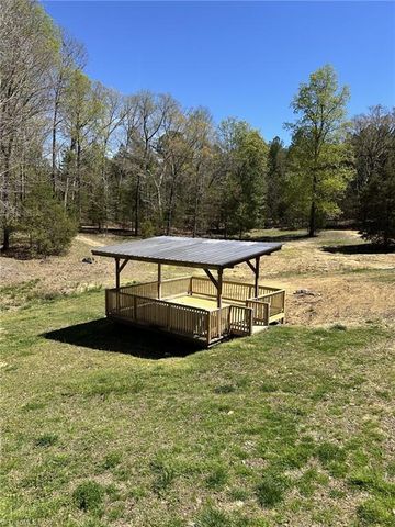 9274 US Highway 64 W, Trinity, NC 27370