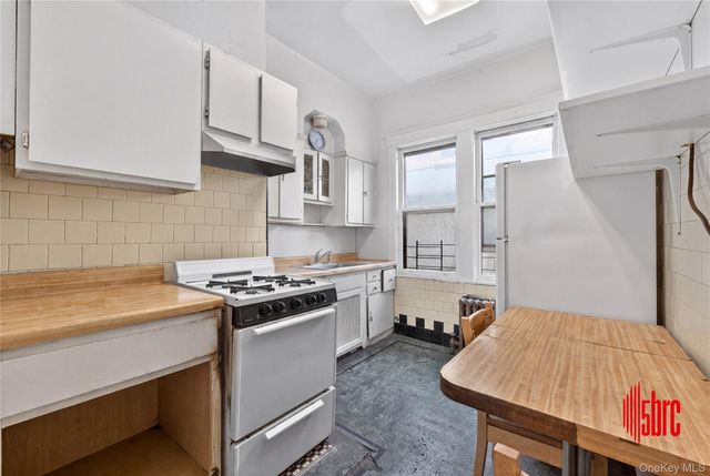 1049 E 12th Street, Brooklyn, NY 11230