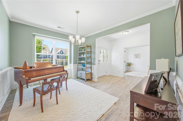 8113 Cornhill Avenue, Charlotte, NC 28277