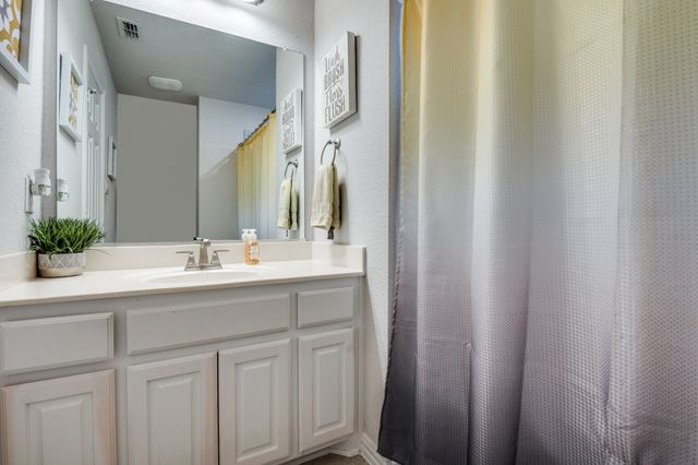 249 Noble Nest Drive, Midlothian, TX 76065