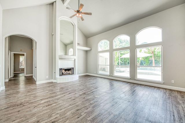 7351 N Antioch Avenue, Fresno, CA 93722