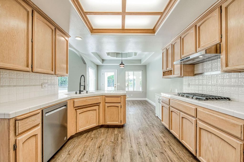 Image 13 of property listing at 7351 N Antioch Avenue, Fresno, CA 93722