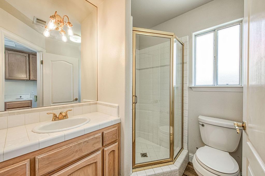 Image 15 of property listing at 7351 N Antioch Avenue, Fresno, CA 93722
