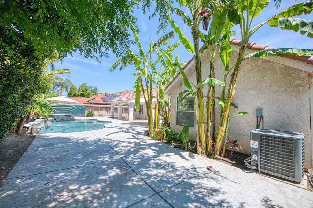 Image 33 of property listing at 7351 N Antioch Avenue, Fresno, CA 93722