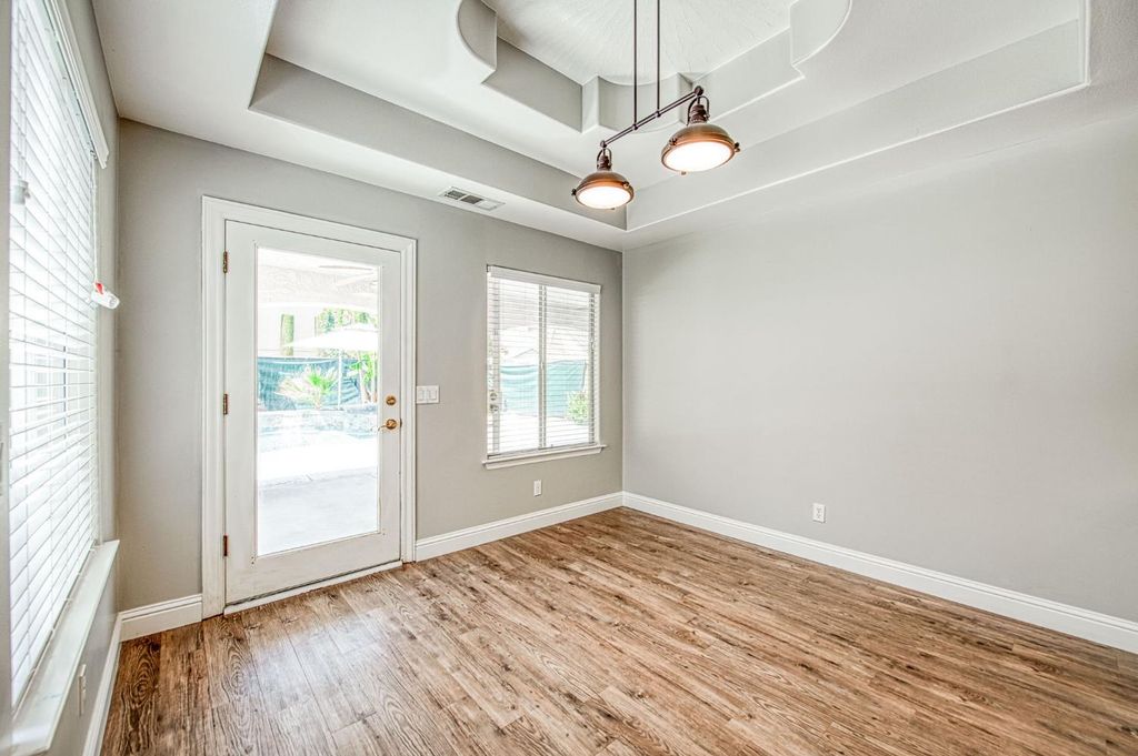 Image 9 of property listing at 7351 N Antioch Avenue, Fresno, CA 93722