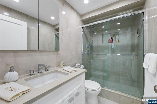 300 Winston 910, Cliffside Park, NJ 07010