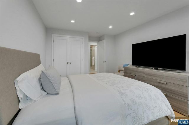 300 Winston 910, Cliffside Park, NJ 07010