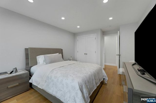 300 Winston 910, Cliffside Park, NJ 07010