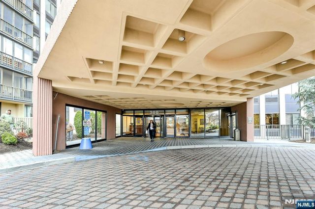 300 Winston 910, Cliffside Park, NJ 07010